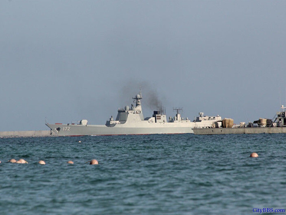 美航母群闯南海 中国派最大规模军舰包围
