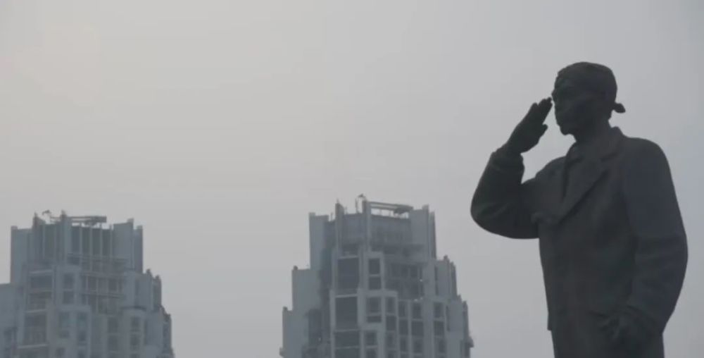 烟雾笼罩雅加达市中心的景观