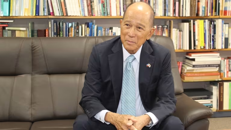 菲律宾军事基地改造和发展局（BCDA）局长、前国防部长德尔芬·洛伦扎纳（Delfin Lorenzana） ...